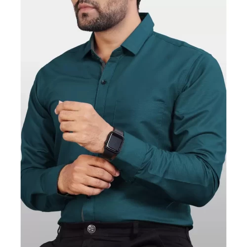 Men Regular Fit Solid Spread Collar Casual Shirt